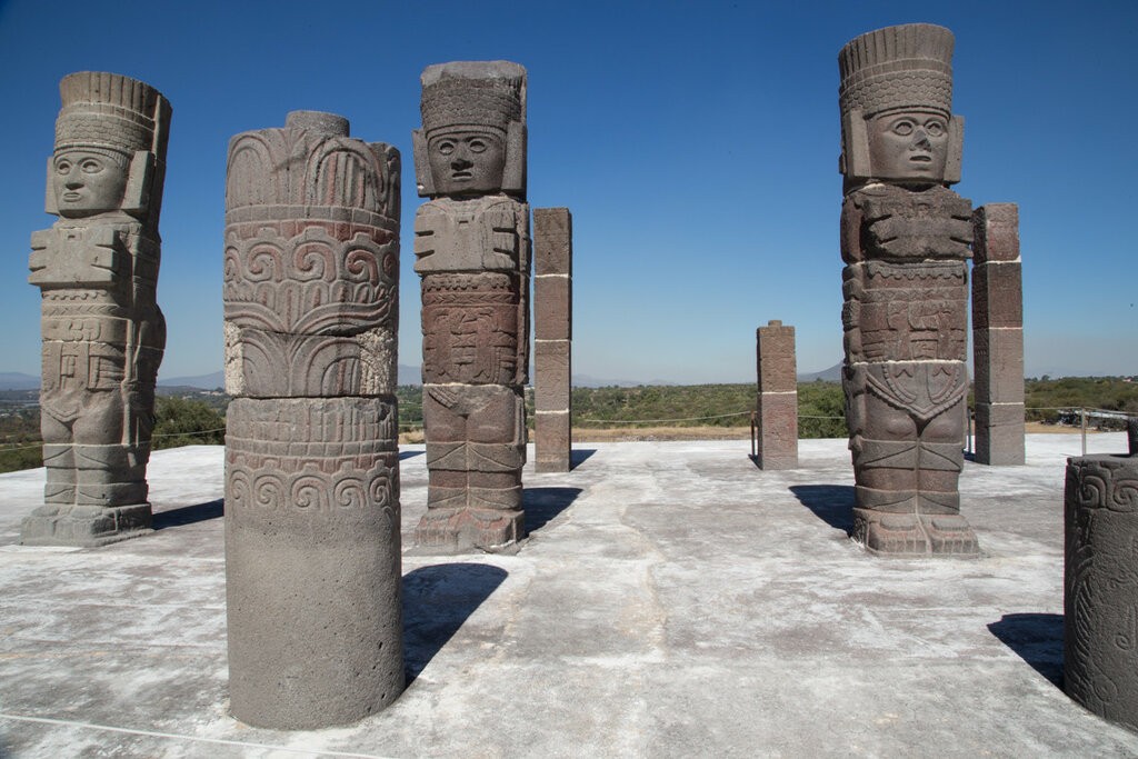 Без идол. Каменные статуи Мексика. Идолы Египта. Истукан идол. Идолы древнего Египта.
