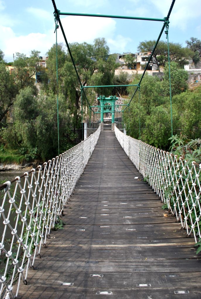 Обрушился мост, по которому переходила партия Кастанеды 1